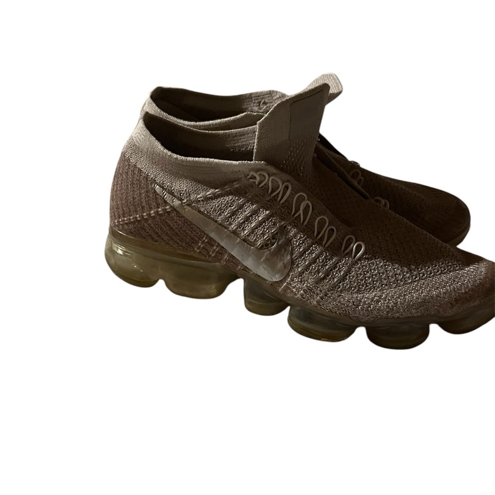 NIKE Vapormax Women’s Pinos and Gray Shoes Size 6.5.